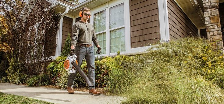 How to Use a Leaf Blower in 5 Different Ways